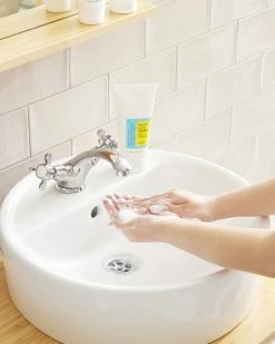 COSRX Low-pH Good Morning Cleanser Oily