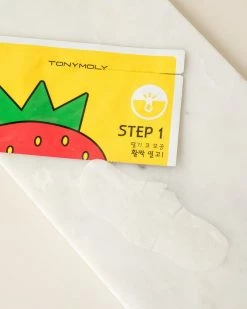 TONY MOLY Strawberry Seed 3-Step Nose Pack Redness